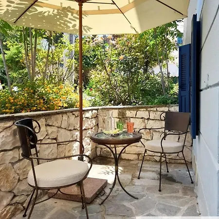 Seaside Ground Floor Elegant In Fiskardo! 20 Steps From Zavalata Beach! Appartement