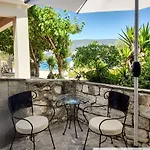 Apartmán Seaside Ground Floor Elegant In Fiskardo! 20 Steps From Zavalata Beach! *