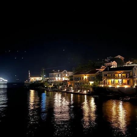 Seaside Ground Floor Elegant In Fiskardo! 20 Steps From Zavalata Beach! Apartment